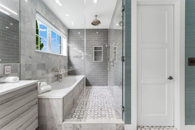 2887 Pine Tree Drive, Miami Beach, FL 33140