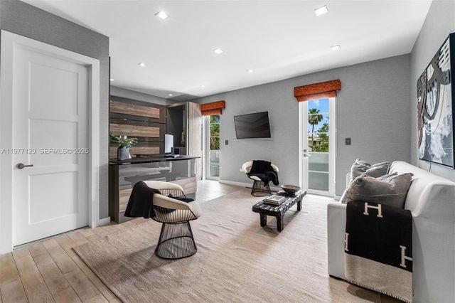 2887 Pine Tree Drive, Miami Beach, FL 33140