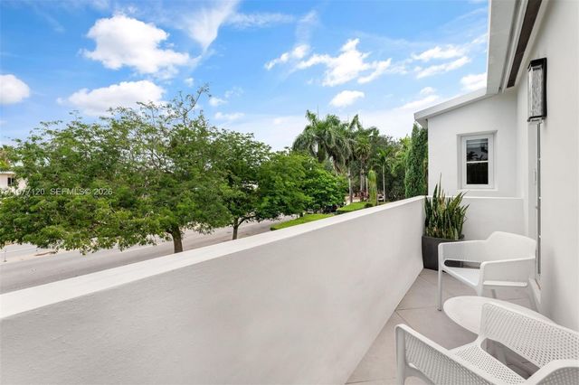 2887 Pine Tree Drive, Miami Beach, FL 33140