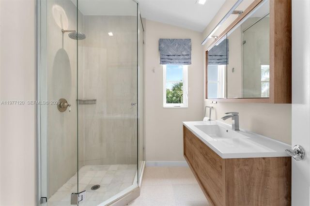 2887 Pine Tree Drive, Miami Beach, FL 33140
