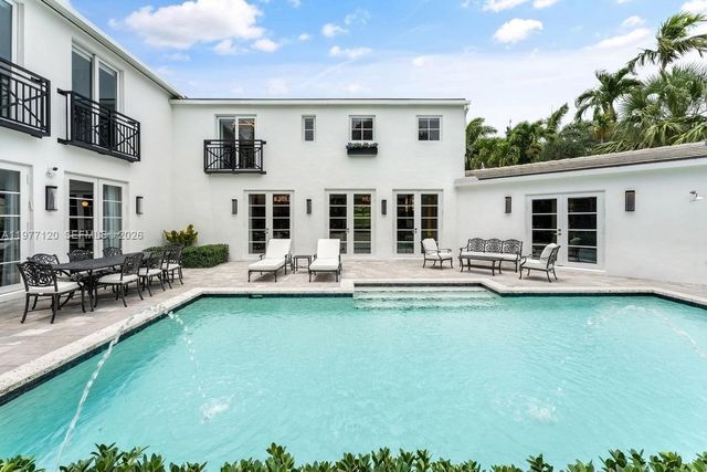 2887 Pine Tree Drive, Miami Beach, FL 33140