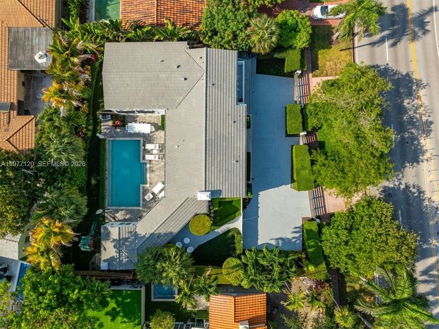 2887 Pine Tree Drive, Miami Beach, FL 33140