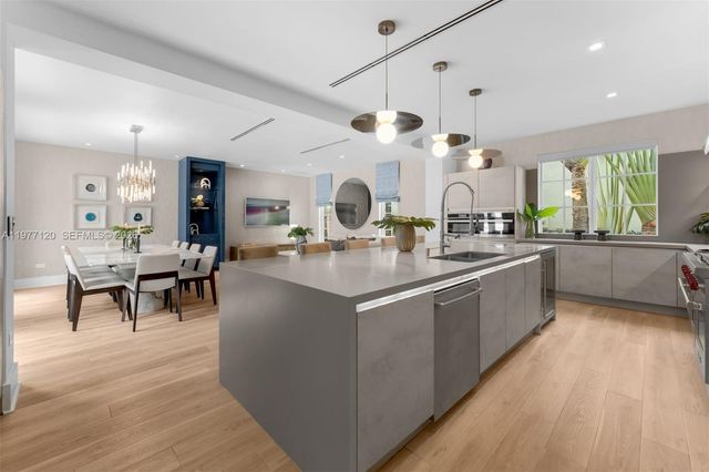2887 Pine Tree Drive, Miami Beach, FL 33140