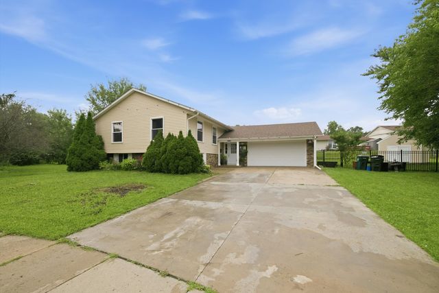 1204 Lincoln Court, Streamwood, IL 60107