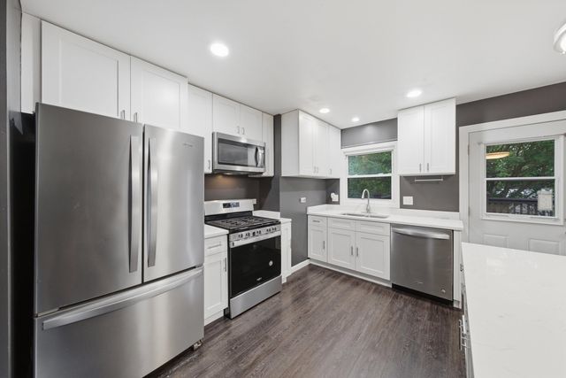 1204 Lincoln Court, Streamwood, IL 60107