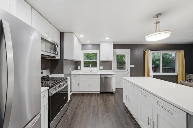1204 Lincoln Court, Streamwood, IL 60107
