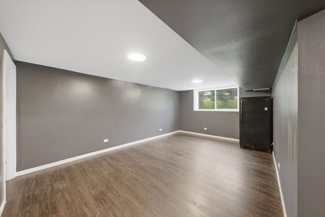 1204 Lincoln Court, Streamwood, IL 60107