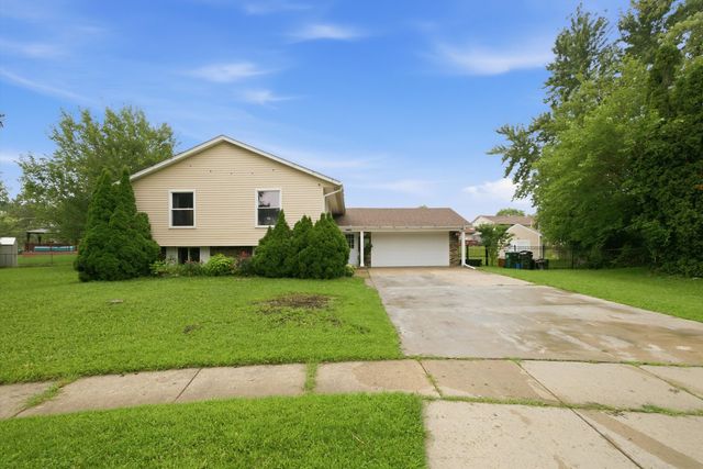 1204 Lincoln Court, Streamwood, IL 60107