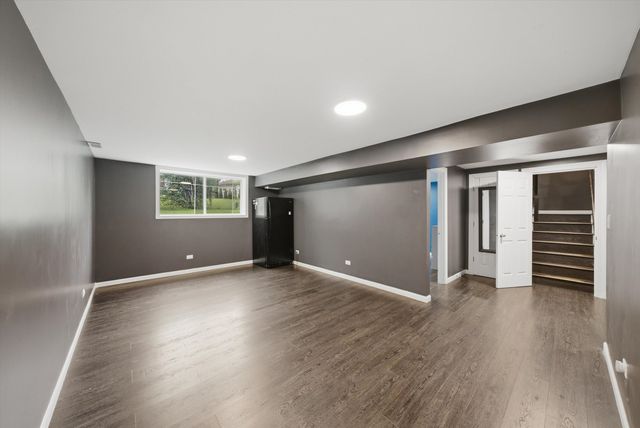 1204 Lincoln Court, Streamwood, IL 60107