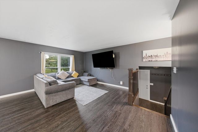1204 Lincoln Court, Streamwood, IL 60107