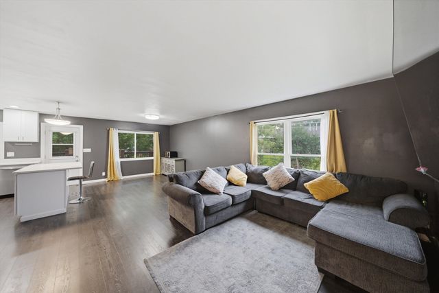1204 Lincoln Court, Streamwood, IL 60107