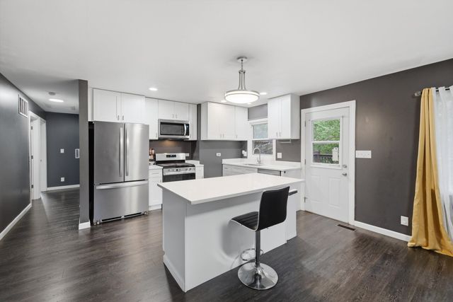 1204 Lincoln Court, Streamwood, IL 60107