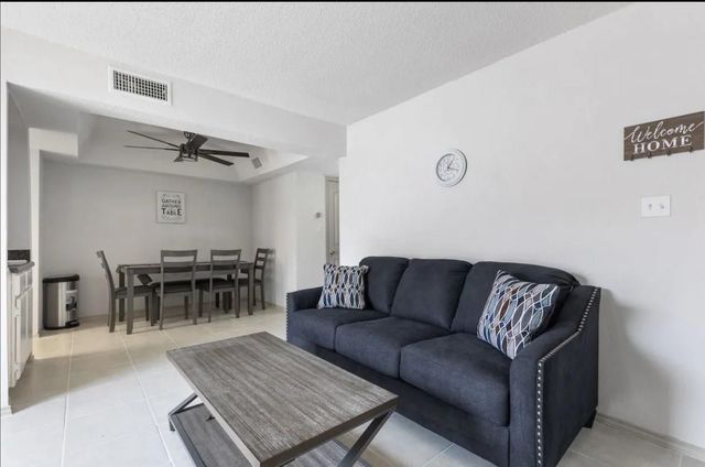 7431 Holly Hill Drive 206, Dallas, TX 75231