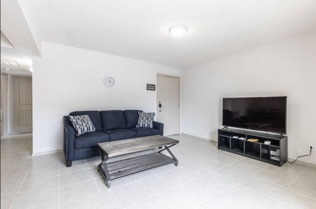 7431 Holly Hill Drive 206, Dallas, TX 75231