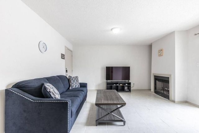 7431 Holly Hill Drive 206, Dallas, TX 75231