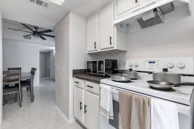 7431 Holly Hill Drive 206, Dallas, TX 75231