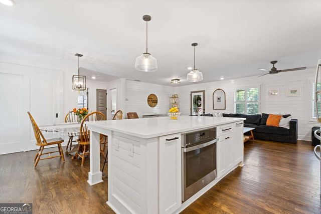 2165 Lower Roswell Road, Marietta, GA 30068