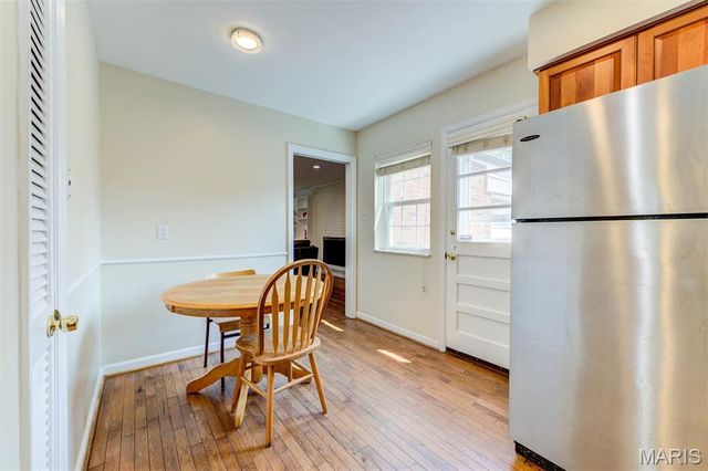 8016 Davis Drive, St Louis, MO 63105