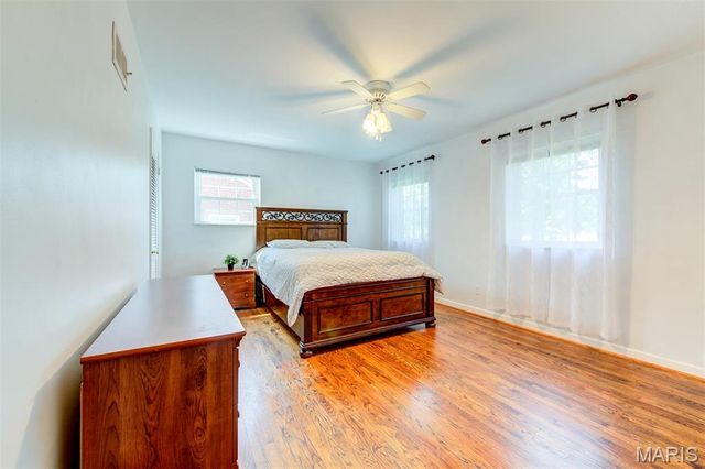 8016 Davis Drive, St Louis, MO 63105