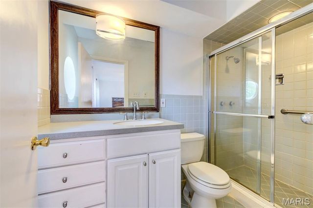 8016 Davis Drive, St Louis, MO 63105
