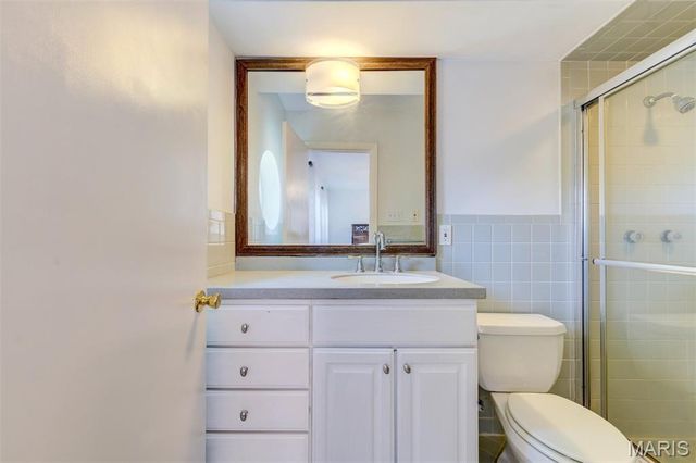 8016 Davis Drive, St Louis, MO 63105