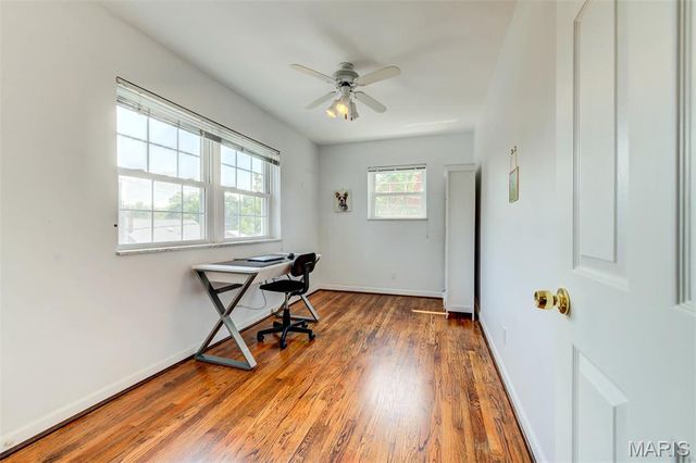 8016 Davis Drive, St Louis, MO 63105