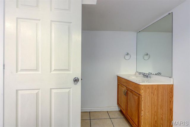 8016 Davis Drive, St Louis, MO 63105
