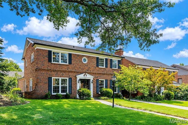 8016 Davis Drive, St Louis, MO 63105