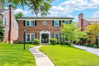 8016 Davis Drive, St Louis, MO 63105