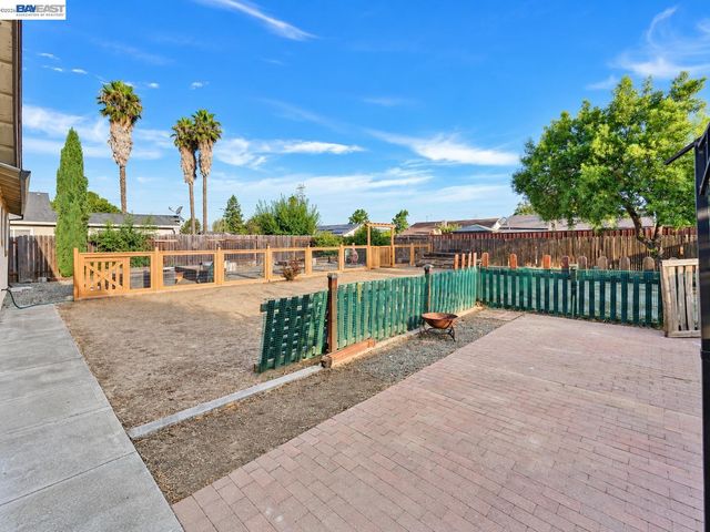 5522 Firestone Rd, Livermore, CA 94551
