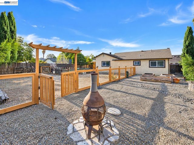 5522 Firestone Rd, Livermore, CA 94551