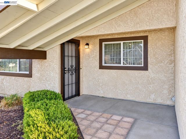 5522 Firestone Rd, Livermore, CA 94551