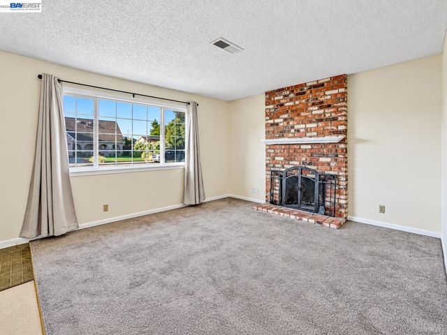 5522 Firestone Rd, Livermore, CA 94551