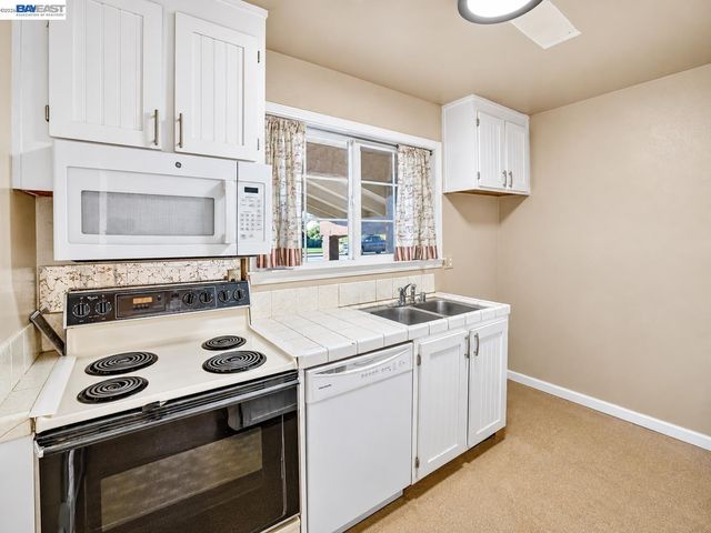 5522 Firestone Rd, Livermore, CA 94551