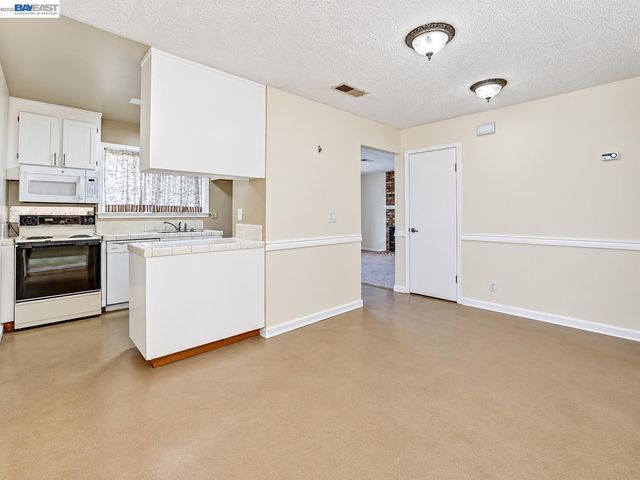 5522 Firestone Rd, Livermore, CA 94551