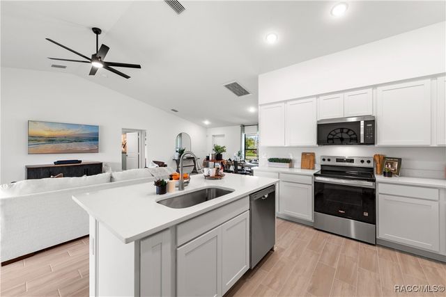 1512 W Skyline Drive, Citrus Springs, FL 34434