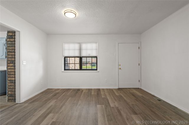 1929 W Oakridge Street, Broken Arrow, OK 74012