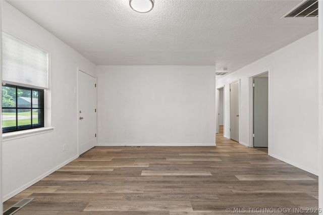 1929 W Oakridge Street, Broken Arrow, OK 74012