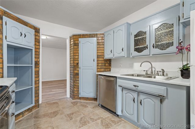 1929 W Oakridge Street, Broken Arrow, OK 74012