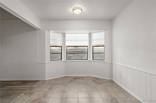 1929 W Oakridge Street, Broken Arrow, OK 74012