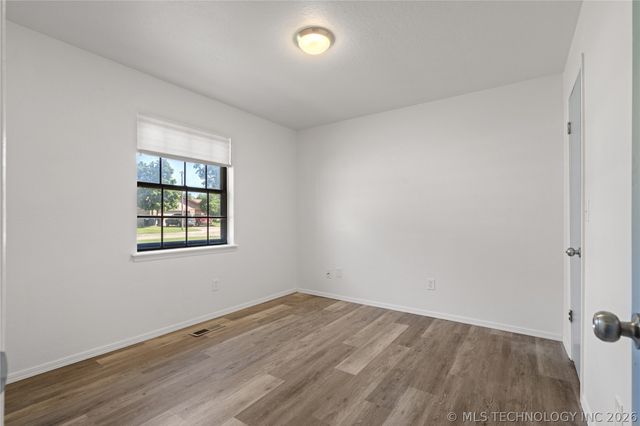 1929 W Oakridge Street, Broken Arrow, OK 74012