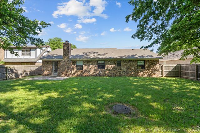 1929 W Oakridge Street, Broken Arrow, OK 74012