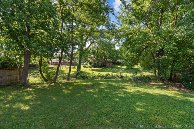 1929 W Oakridge Street, Broken Arrow, OK 74012