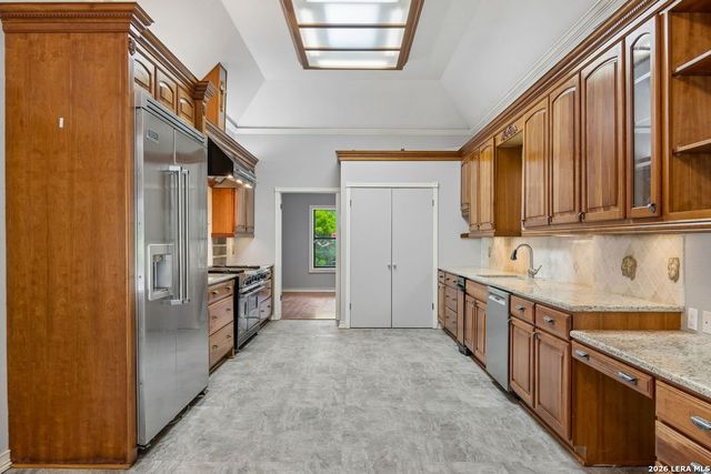 237 CREST TRL, Hill Country Village, TX 78232