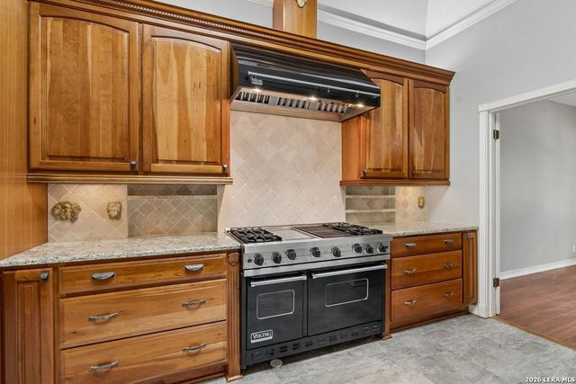 237 CREST TRL, Hill Country Village, TX 78232