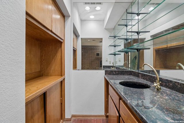 237 CREST TRL, Hill Country Village, TX 78232