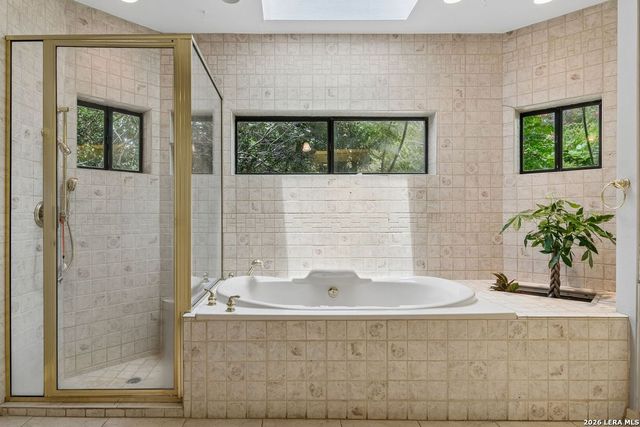 237 CREST TRL, Hill Country Village, TX 78232