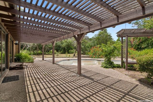 237 CREST TRL, Hill Country Village, TX 78232