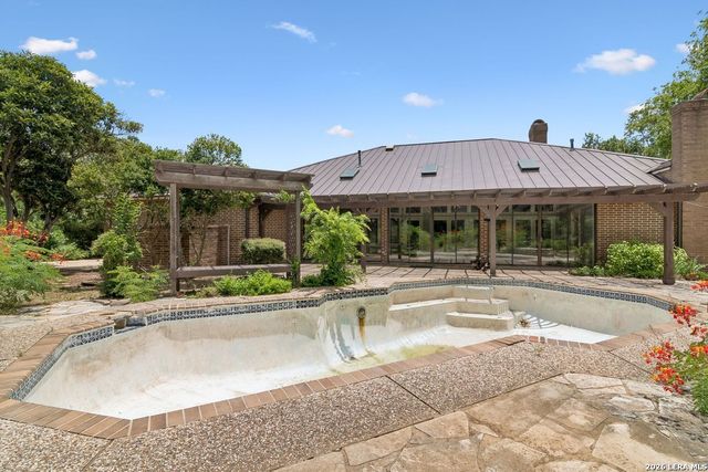 237 CREST TRL, Hill Country Village, TX 78232