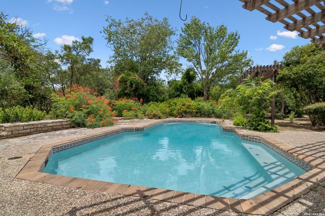237 CREST TRL, Hill Country Village, TX 78232